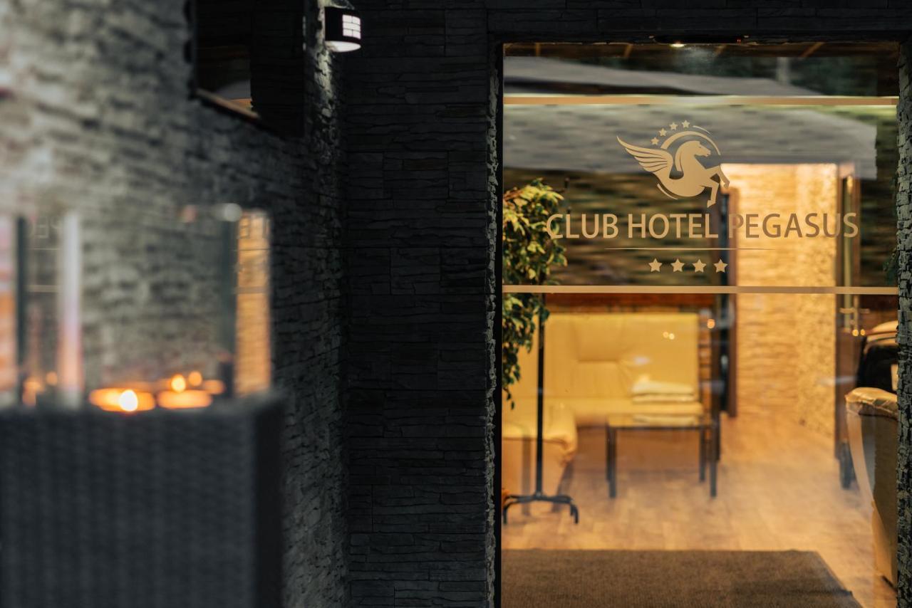 Club Hotel Pegasus Tiszaug Buitenkant foto
