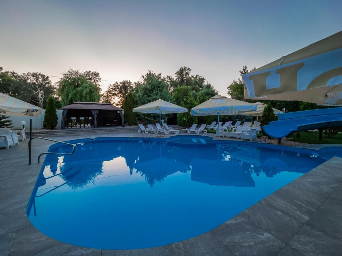 Club Hotel Pegasus Tiszaug Buitenkant foto