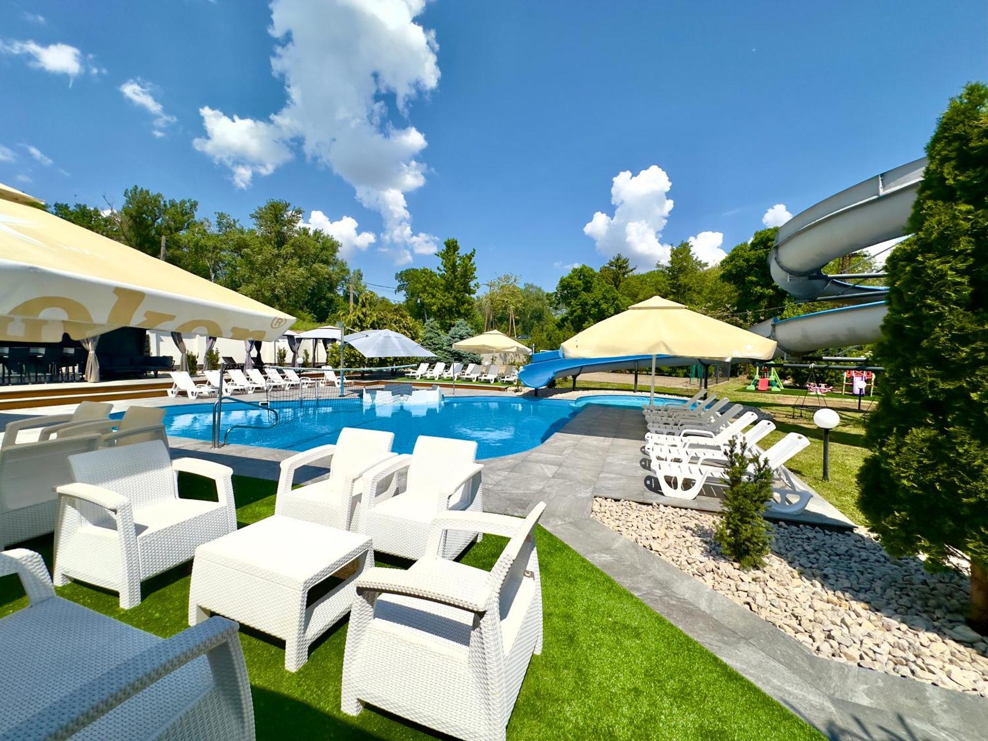 Club Hotel Pegasus Tiszaug Buitenkant foto